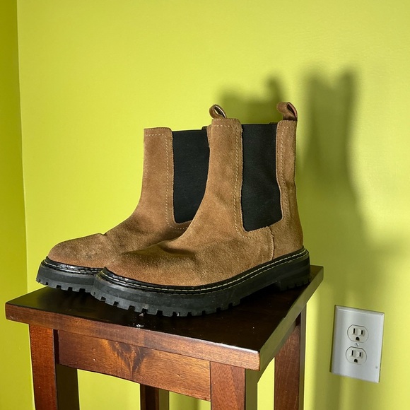 Boden Shoes - Boden leather Chelsea Boots Womens 9